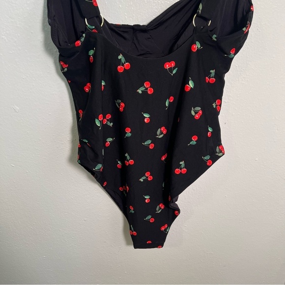 Weworewhat Ruched Cup One Piece Swimsuit Black Cherries XL - Picture 9 of 11